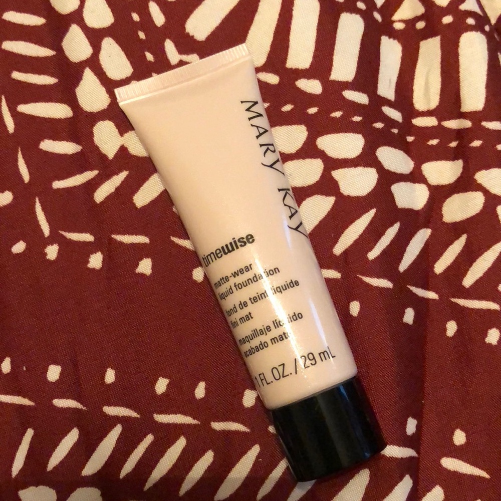 MK Matte wear foundation
